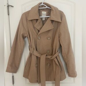 Beige fitted coat/pea